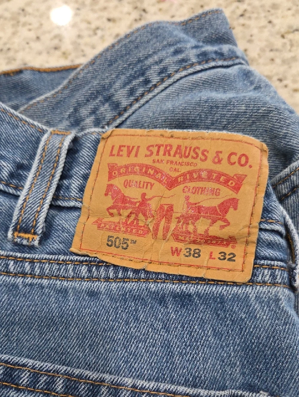 Levis 505 Mens Denim Jeans Size 38x33